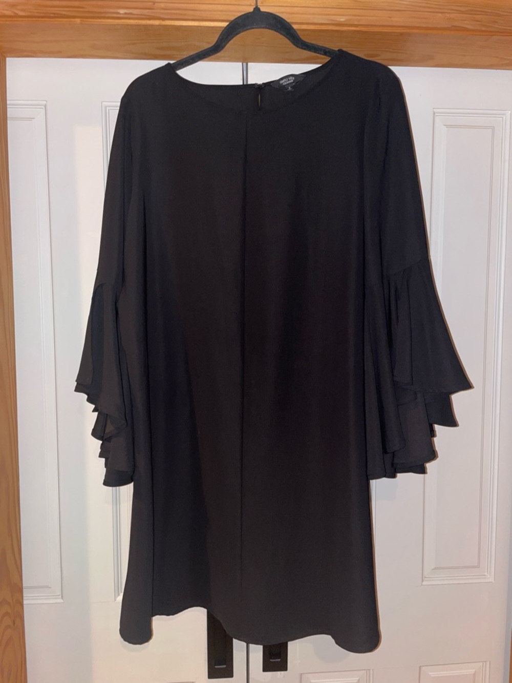 Vera Wang Black Ruffle-Sleeve Shift Dress